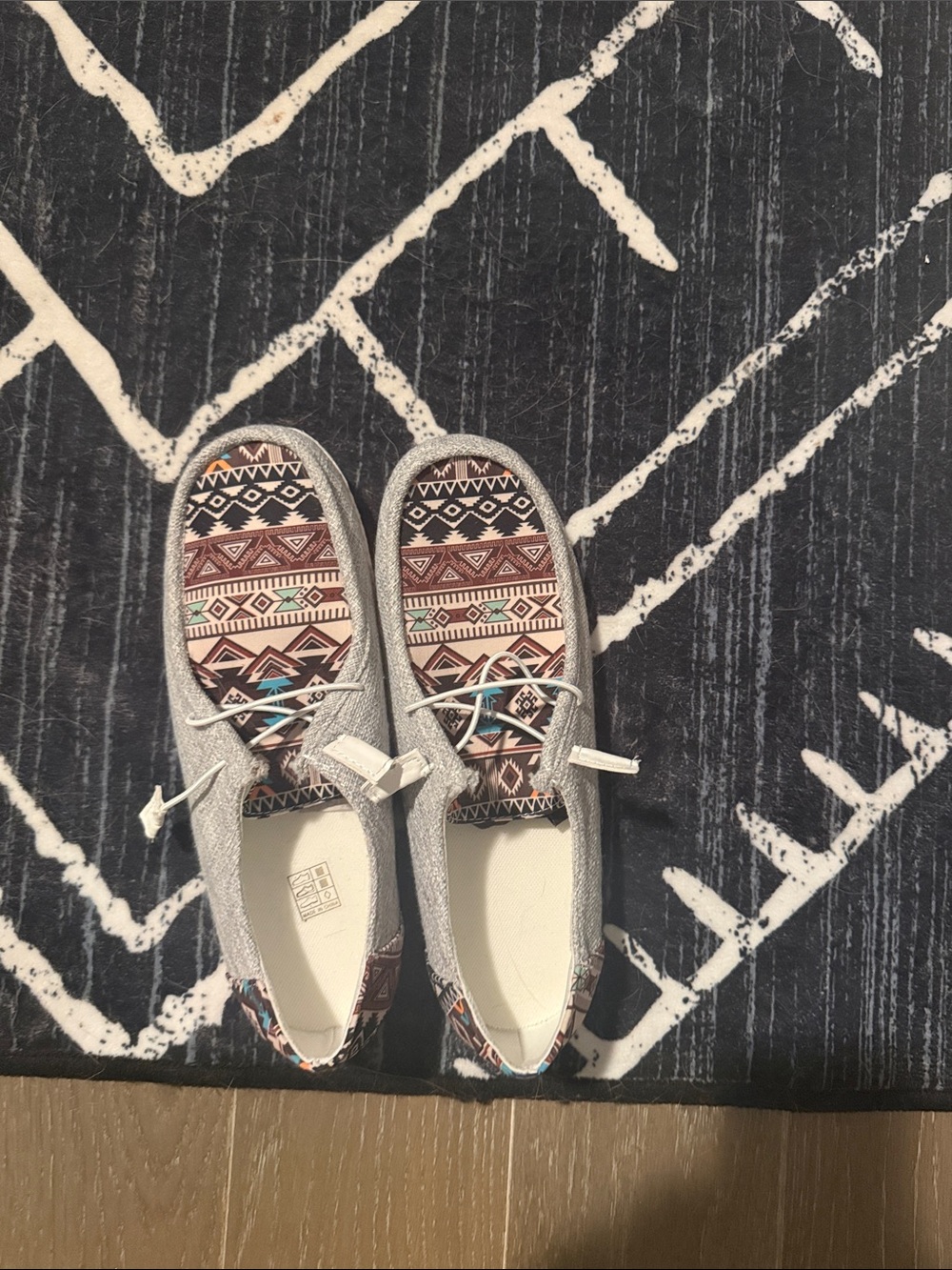 Casual Women's Aztec Pattern Slip-On Sneakers in Multicolor - Pair